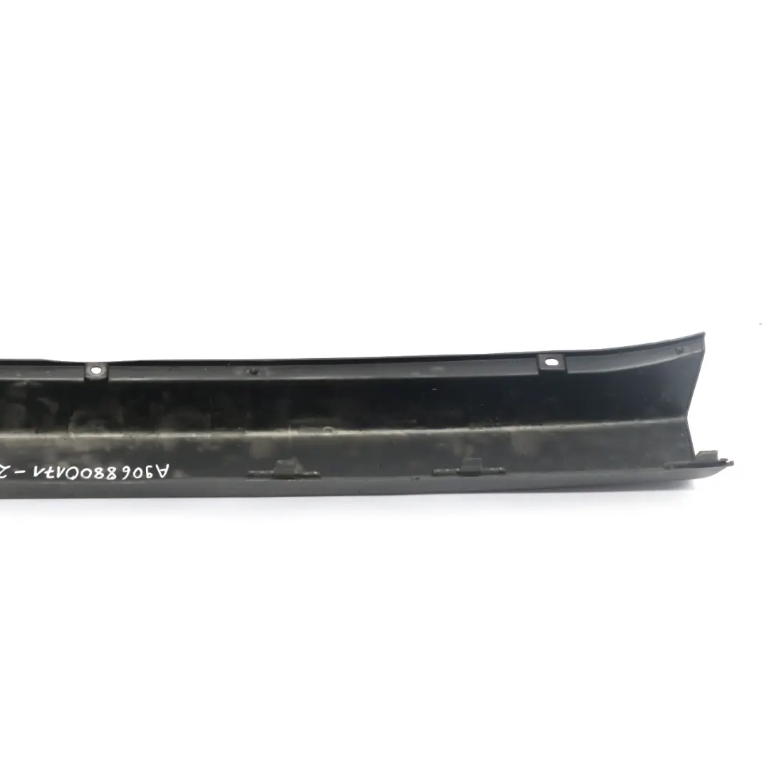 Mercedes Sprinter W906 Guía parachoques trasero Soporte - SKU A9068800171-2 - Número de pieza A9068800171