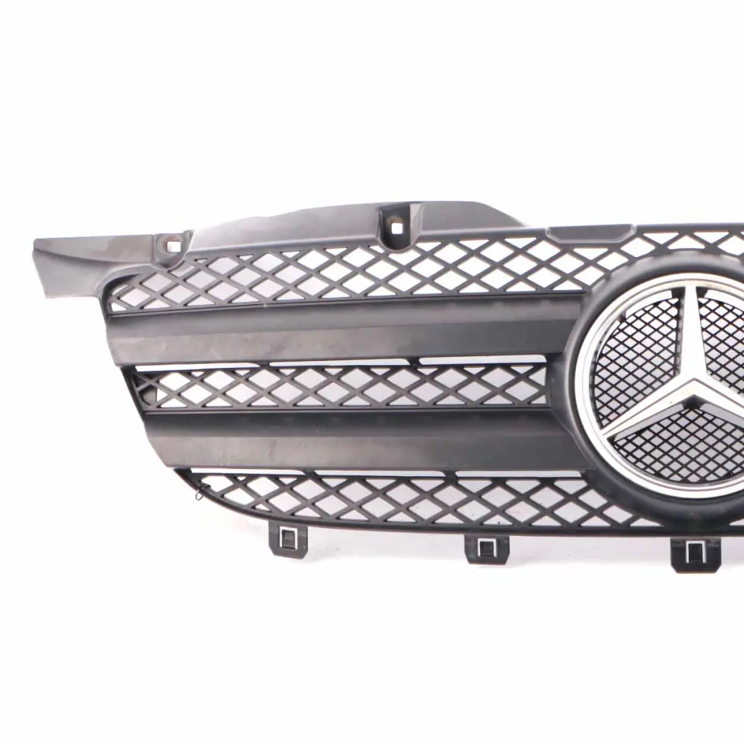 Rejilla Delantera Capó Cubre Embellecedor para Mercedes Sprinter W906 con número de pieza A9068800285 Mercedes Sprinter W906 Rejilla Delantera Capó Cubre Embellecedor - SKU A9068800285 - Número de pieza A9068800285