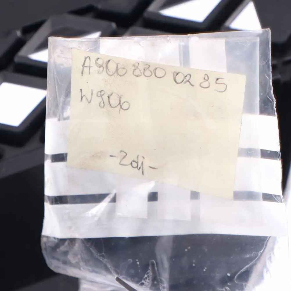 Frontgrill Haube Kühler abdeckung Trim für Mercedes Sprinter W906 mit Teilenummer A9068800285 Mercedes Sprinter W906 Frontgrill Haube Kühler abdeckung Trim - SKU A9068800285 - Teilenummer A9068800285