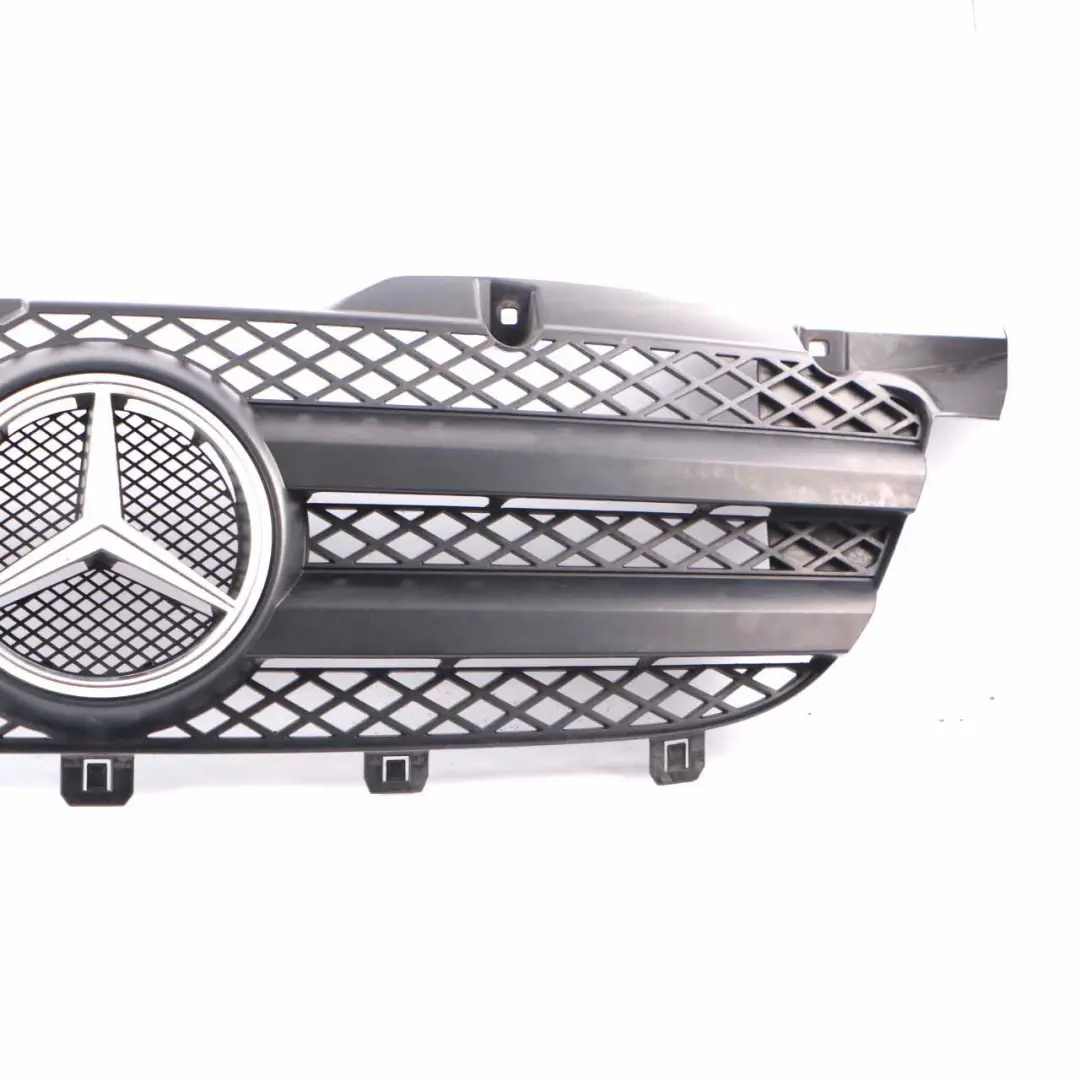 Rejilla Delantera Capó Cubre Embellecedor para Mercedes Sprinter W906 con número de pieza A9068800285 Mercedes Sprinter W906 Rejilla Delantera Capó Cubre Embellecedor - SKU A9068800285 - Número de pieza A9068800285