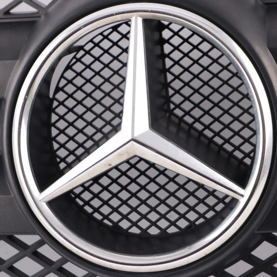 Grille Avant Capot Couvre Radiateur pour Mercedes Sprinter W906 à propos du numéro de pièce A9068800285 Mercedes Sprinter W906 Grille Avant Capot Couvre Radiateur - SKU A9068800285 - Numéro de pièce A9068800285