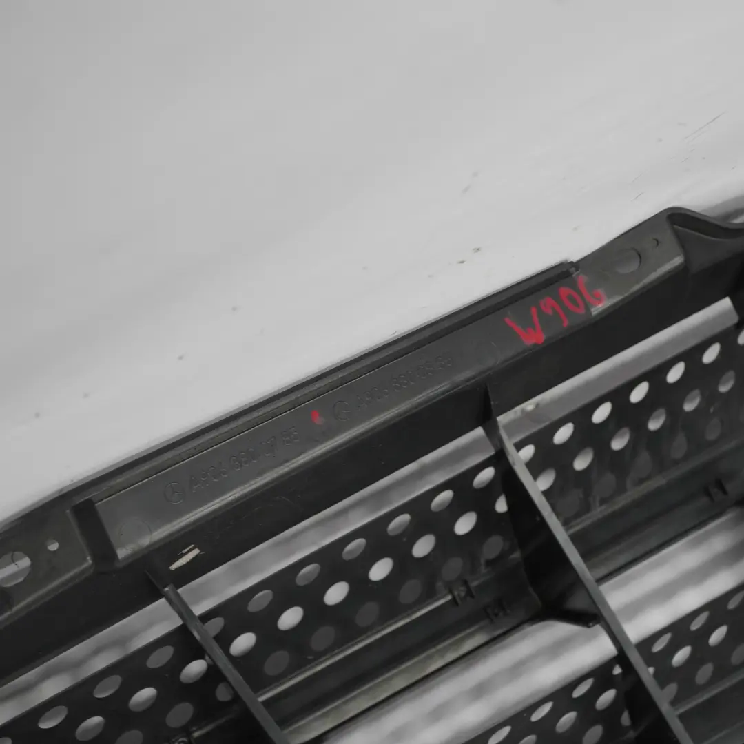 Vorderseite grill Haube Kühlerabdeckung Trim für Mercedes Sprinter W906 mit Teilenummer A9068800885 Mercedes Sprinter W906 Vorderseite grill Haube Kühlerabdeckung Trim - SKU A9068800885 - Teilenummer A9068800885