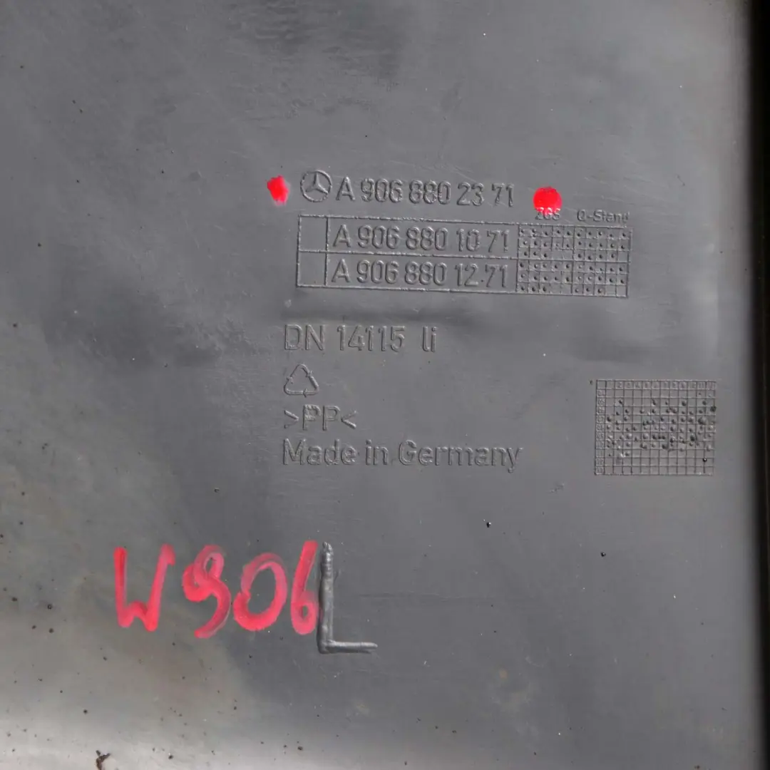 Pare-chocs arrière gauche Couvre-coins pour Mercedes Sprinter W906 à propos du numéro de pièce A9068801071 Mercedes Sprinter W906 Pare-chocs arrière gauche Couvre-coins - SKU A9068801071 - Numéro de pièce A9068801071