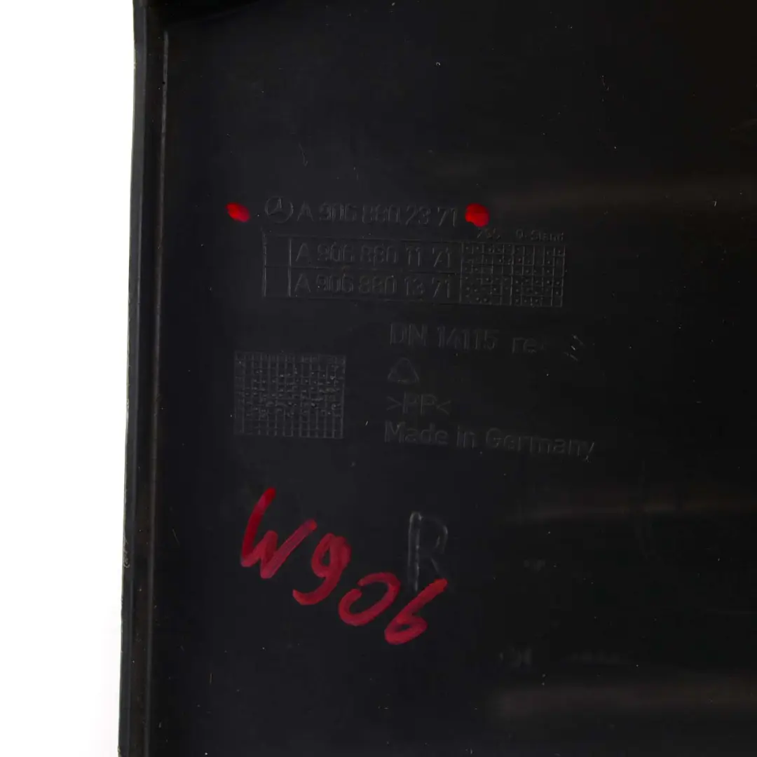 Narożnik Zderzaka Tył Prawy do Mercedes W906 o numerze A9068801171 Mercedes W906 Narożnik Zderzaka Tył Prawy - SKU A9068801171 - Numer Części A9068801171