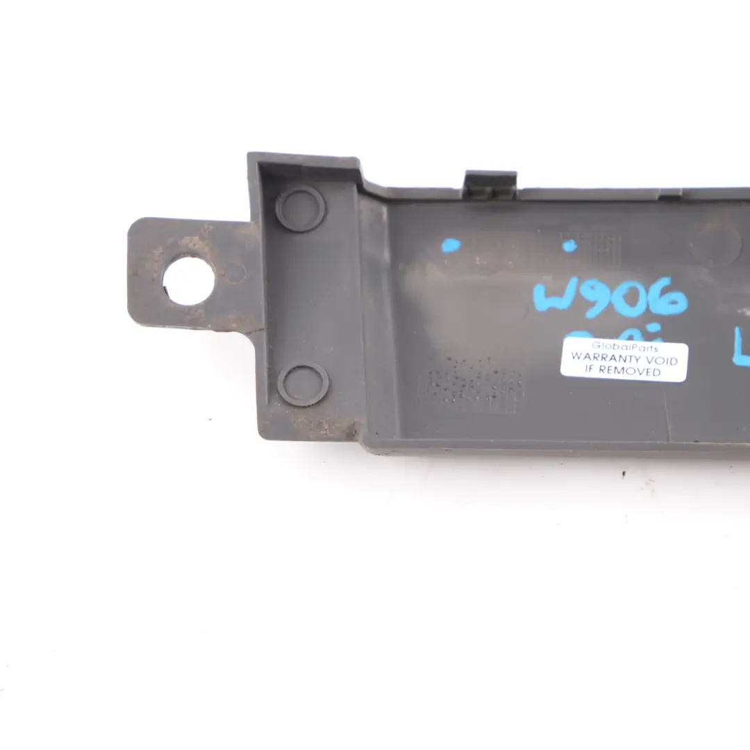 Moulure Latérale Couvercle Garniture Arrière Gauche pour Mercedes Sprinter W906 à propos du numéro de pièce A9068802671 Mercedes Sprinter W906 Moulure Latérale Couvercle Garniture Arrière Gauche - SKU A9068802671 - Numéro de pièce A9068802671