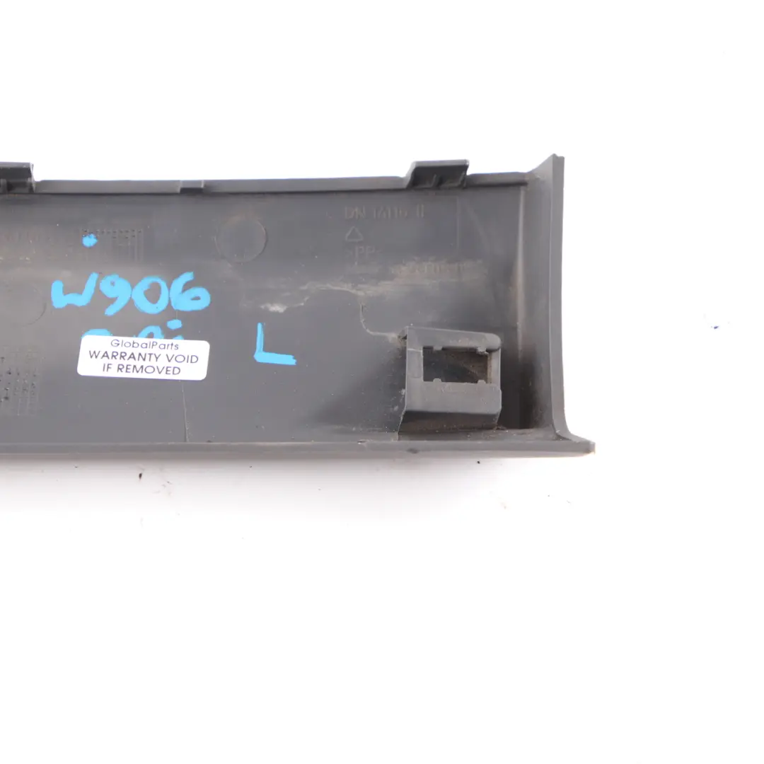 Modanatura laterale Copertura posteriore sinistra per Mercedes Sprinter W906 con numero di parte A9068802671 Mercedes Sprinter W906 Modanatura laterale Copertura posteriore sinistra - SKU A9068802671 - Numero di parte A9068802671