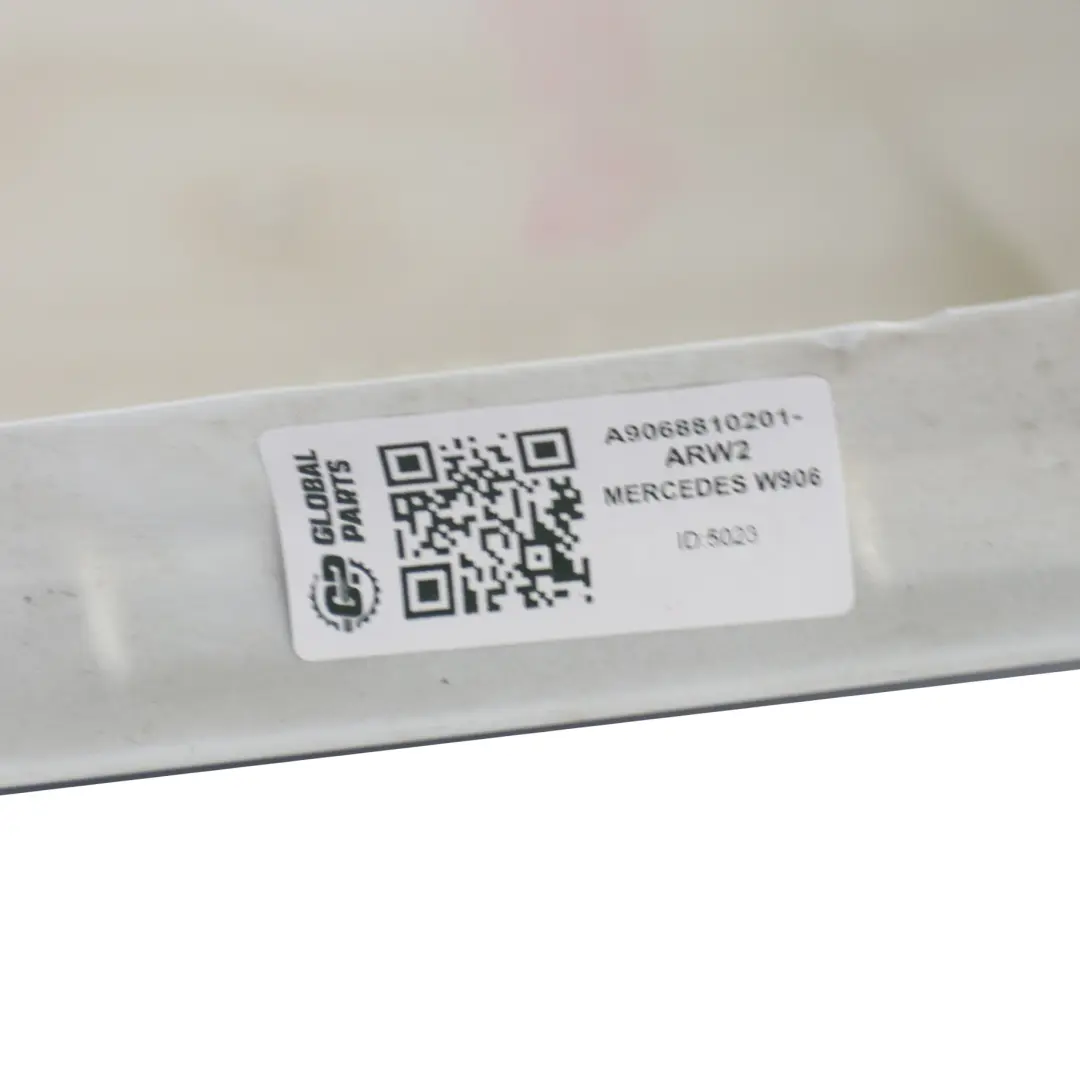 Panel lateral delantero derecho Arctic White 9147 para Mercedes Sprinter W906 con número de pieza A9068810201 Mercedes Sprinter W906 Panel lateral delantero derecho Arctic White 9147 - SKU A9068810201-ARW2 - Número de pieza A9068810201
