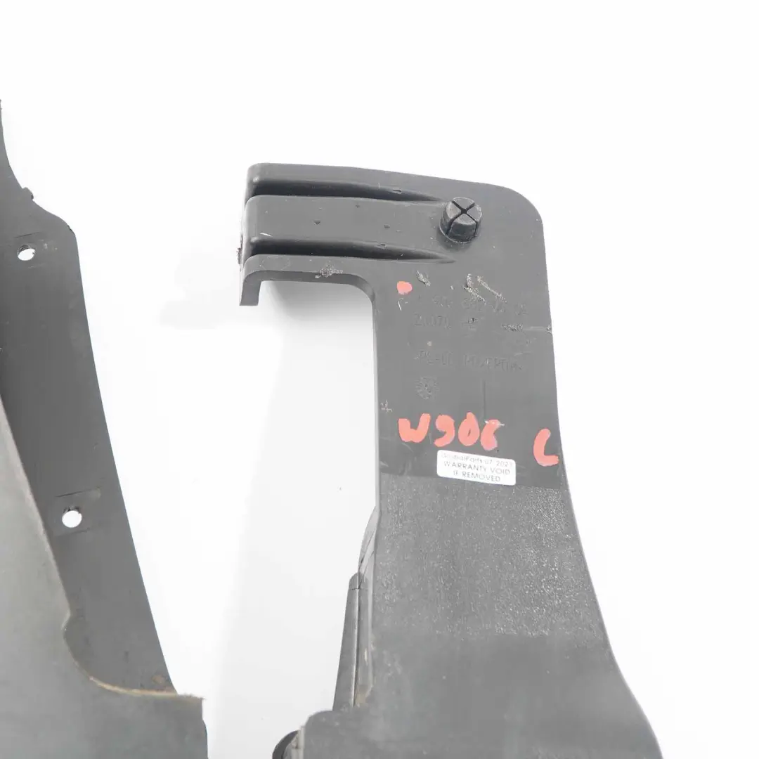  Bavette Mercedes W906 Crafter Avant Gauche Bavette Protecteur - SKU A9068820004 - Numéro de pièce A9068820004