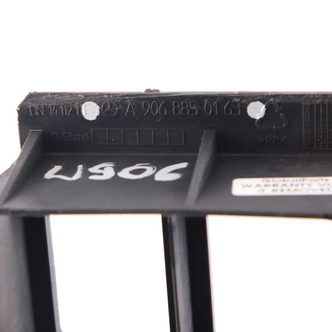 Supporto staffa paraurti anteriore sinistra per Mercedes W906 con numero di parte A9068850163 Mercedes W906 Supporto staffa paraurti anteriore sinistra - SKU A9068850163 - Numero di parte A9068850163