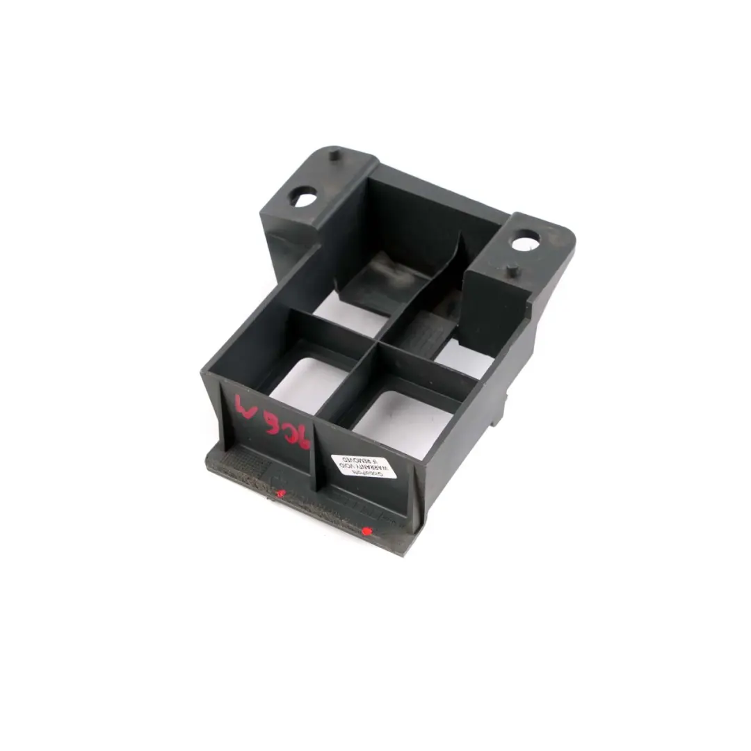 Parachoques delantero derecho Soporte guía para Mercedes Sprinter W906 con número de pieza A9068850263 Mercedes Sprinter W906 Parachoques delantero derecho Soporte guía - SKU A9068850263 - Número de pieza A9068850263