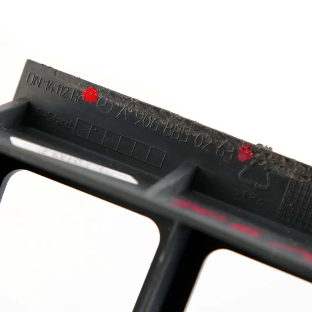 Pare-chocs avant Support de guidage droit pour Mercedes Sprinter W906 à propos du numéro de pièce A9068850263 Mercedes Sprinter W906 Pare-chocs avant Support de guidage droit - SKU A9068850263 - Numéro de pièce A9068850263