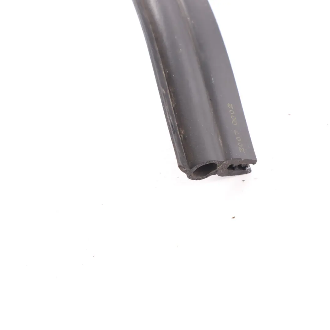 Joint en caoutchouc du capot Joint d'étanchéité capot pour Mercedes W906 à propos du numéro de pièce A9068890098 Mercedes W906 Joint en caoutchouc du capot Joint d'étanchéité capot - SKU A9068890098 - Numéro de pièce A9068890098