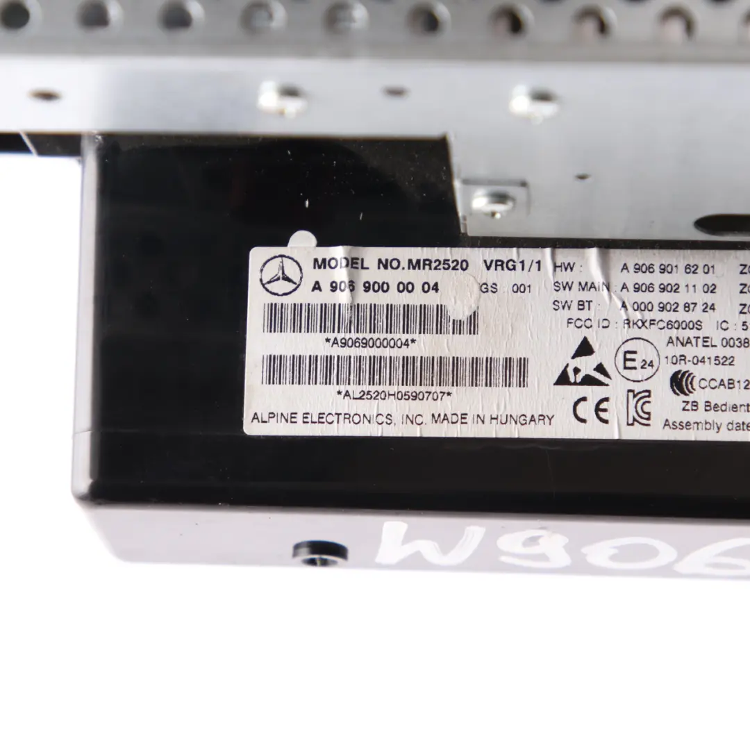 Unite de tete radio stereo CD A9068200886 pour Mercedes Vito W639 Sprinter W906 à propos du numéro de pièce A9069000004 Mercedes Vito W639 Sprinter W906 Unite de tete radio stereo CD A9068200886 - SKU A9069000004 - Numéro de pièce A9069000004