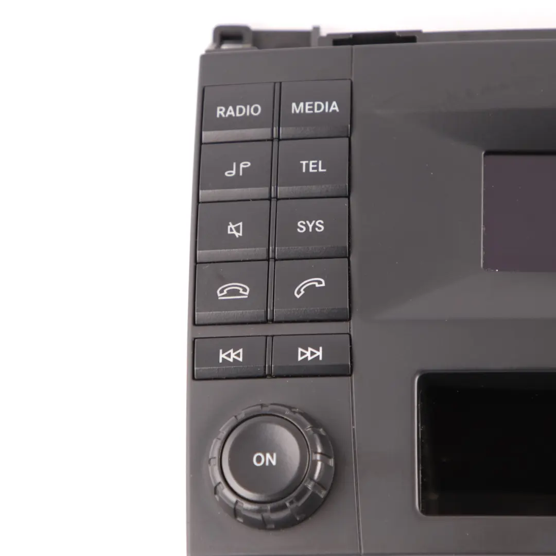 Radioodtwarzacz CD Radio do Mercedes Sprinter W906 o numerze A9069000004 Mercedes Sprinter W906 Radioodtwarzacz CD Radio - SKU A9069000004 - Numer Części A9069000004