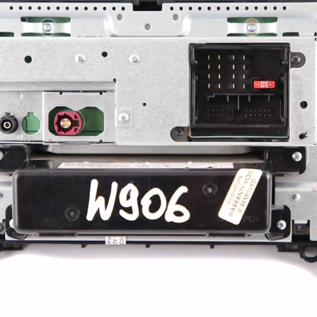 Unite de tete radio stereo CD A9068200886 pour Mercedes Vito W639 Sprinter W906 à propos du numéro de pièce A9069000004 Mercedes Vito W639 Sprinter W906 Unite de tete radio stereo CD A9068200886 - SKU A9069000004 - Numéro de pièce A9069000004