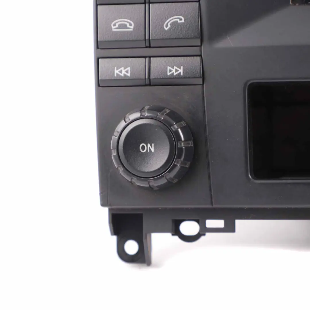 Radio CD Spieler Audio Stereo Hauptgerät für Mercedes Sprinter W906 mit Teilenummer A9069000103 Mercedes Sprinter W906 Radio CD Spieler Audio Stereo Hauptgerät - SKU A9069000103 - Teilenummer A9069000103
