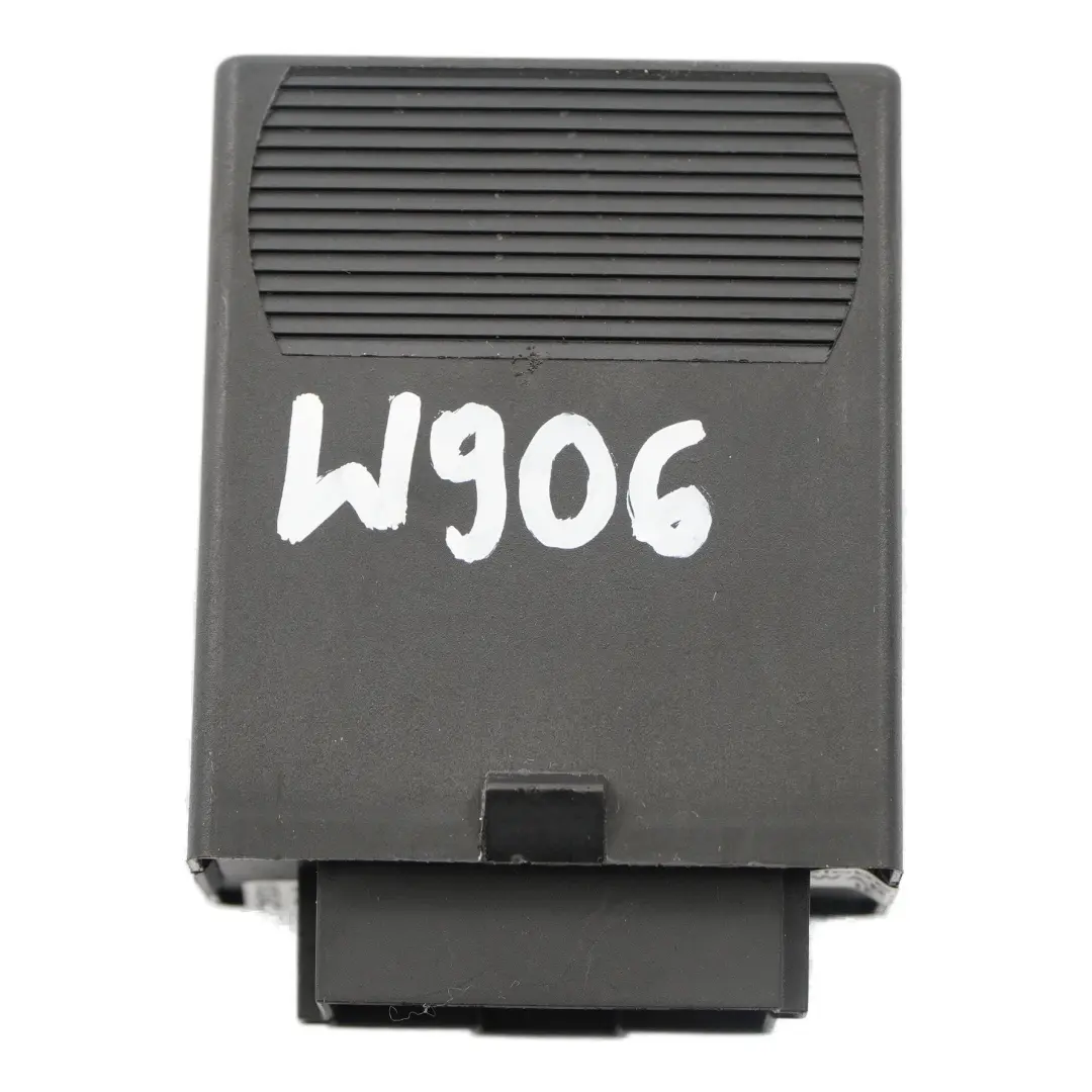 Moduł Sterownik Lampka Podsufitki do Mercedes W906 VW Crafter o numerze A9069000200 Mercedes W906 VW Crafter Moduł Sterownik Lampka Podsufitki - SKU A9069000200-1 - Numer Części A9069000200