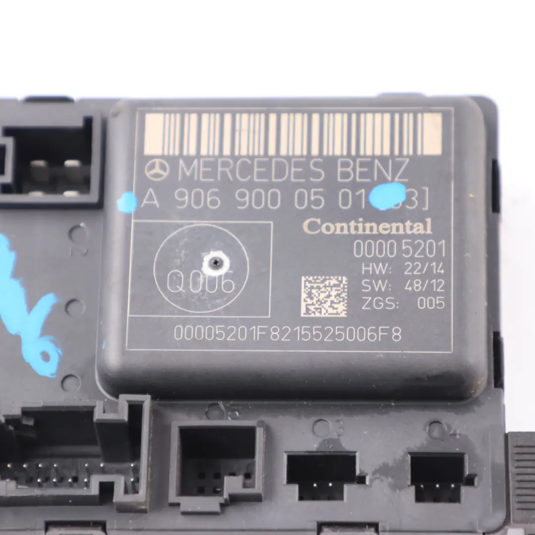 Moduł Sterownik Zamka Drzwi Przód Lewy Prawy do Mercedes W906 o numerze A9069000501 Mercedes W906 Moduł Sterownik Zamka Drzwi Przód Lewy Prawy - SKU A9069000501 - Numer Części A9069000501