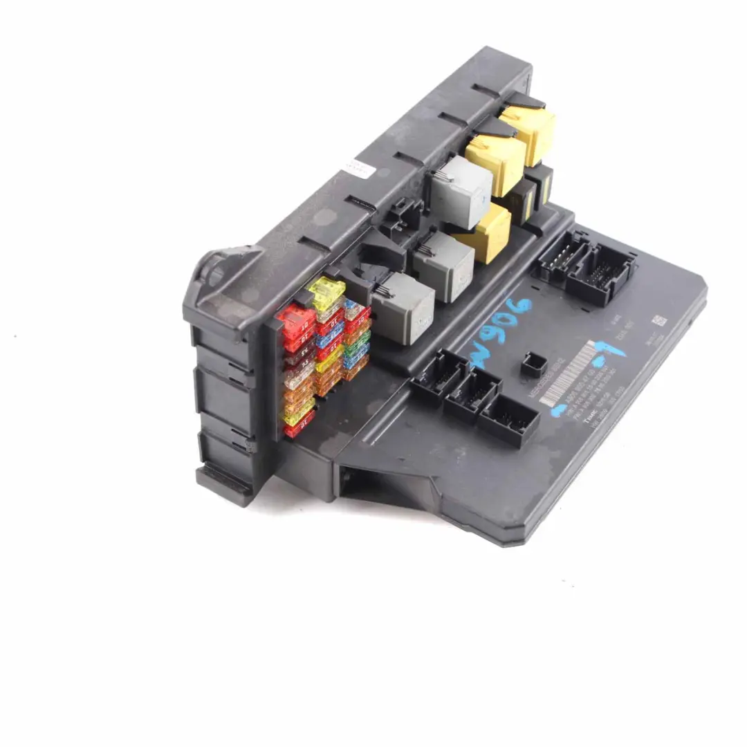 Mercedes Sprinter W906 Boîte À Fusibles SAM Module Commande - SKU A9069004700-1 - Numéro de pièce A9069004700