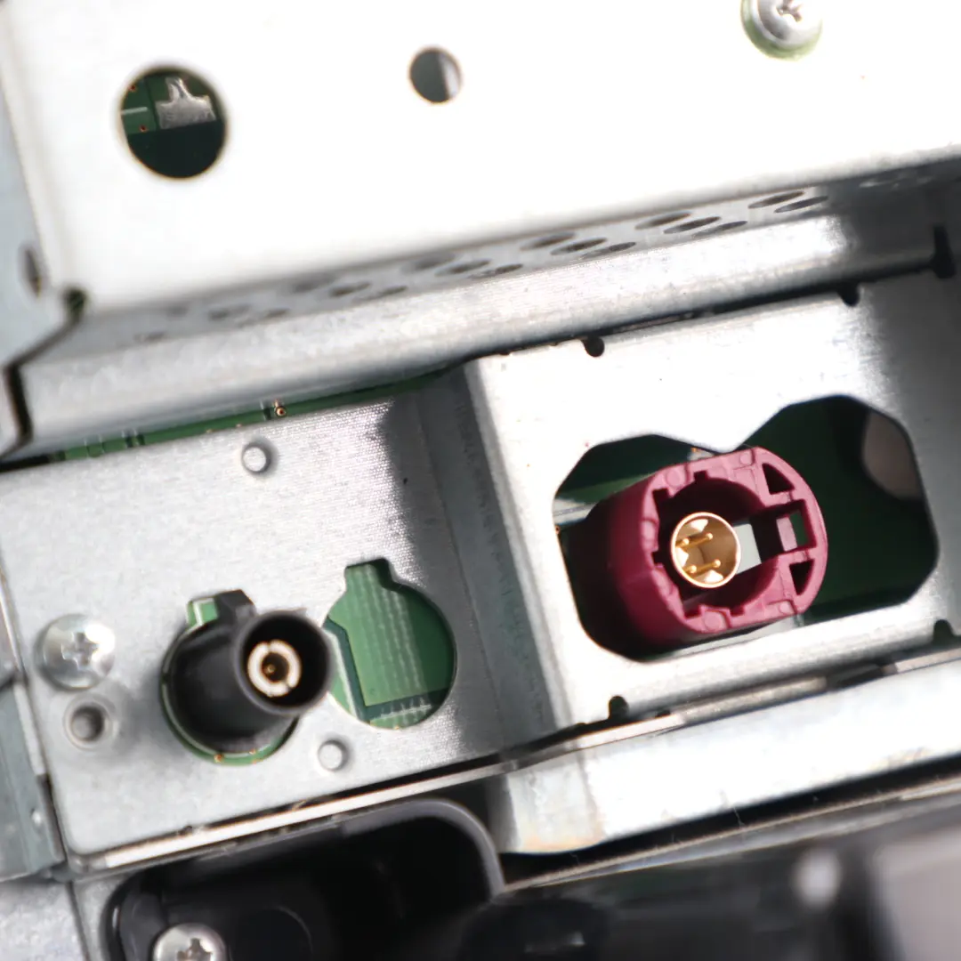 Radio CD Audio Bluetooth Unité principale pour Mercedes Sprinter W906 à propos du numéro de pièce A9069005103 Mercedes Sprinter W906 Radio CD Audio Bluetooth Unité principale - SKU A9069005103 - Numéro de pièce A9069005103