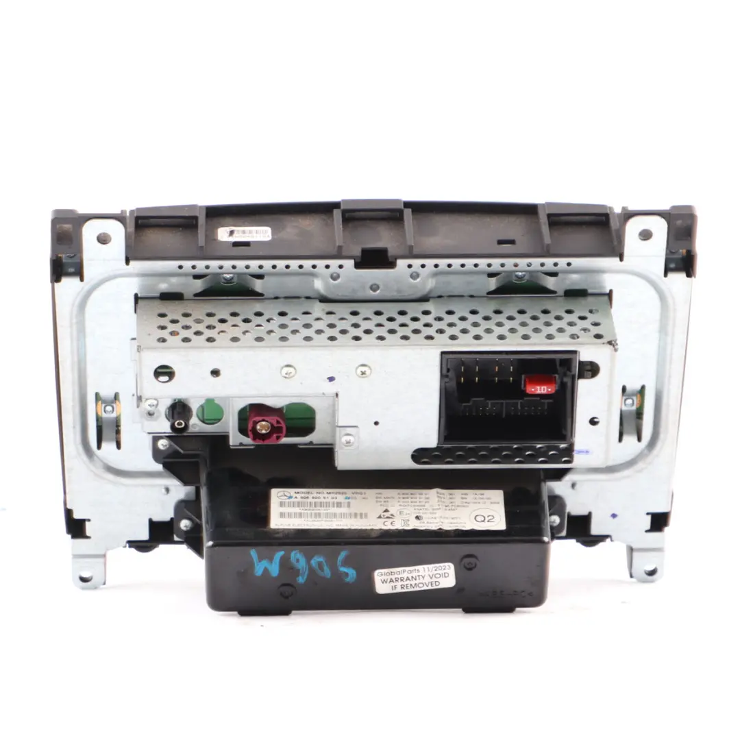 Radio CD Audio Bluetooth Unité principale pour Mercedes Sprinter W906 à propos du numéro de pièce A9069005103 Mercedes Sprinter W906 Radio CD Audio Bluetooth Unité principale - SKU A9069005103 - Numéro de pièce A9069005103