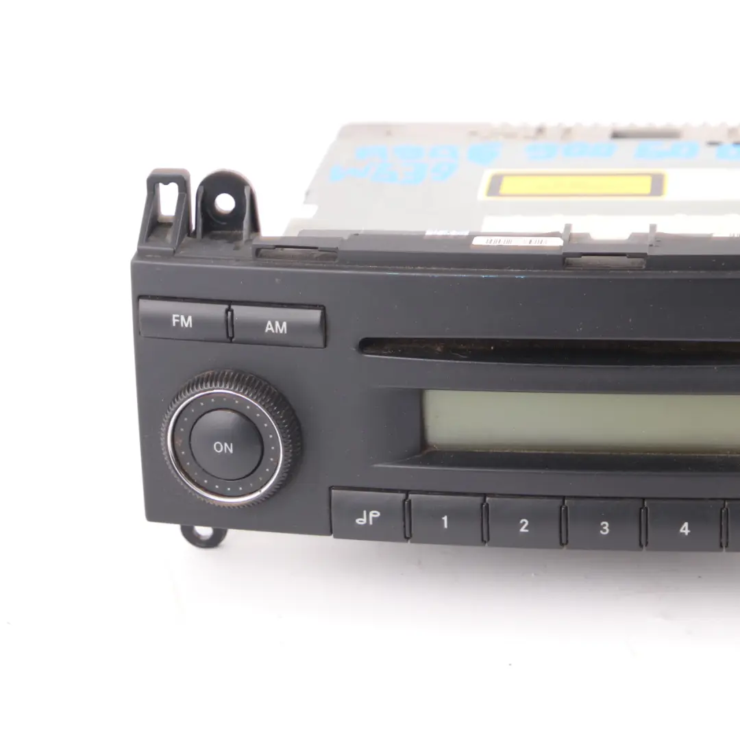 Audio Radioodtwarzacz Radio CD A9068200886 do Mercedes W639 W906 o numerze A9069006001 Mercedes W639 W906 Audio Radioodtwarzacz Radio CD A9068200886 - SKU A9069006001 - Numer Części A9069006001