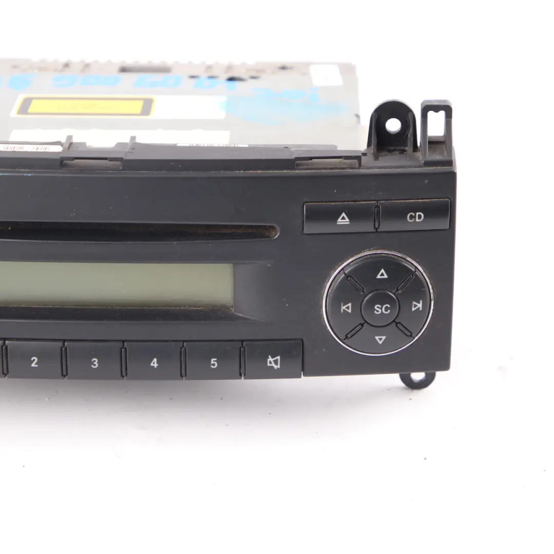 Mercedes W639 W906 Audio Radioodtwarzacz Radio CD A9068200886 - SKU A9069006001 - Numer Części A9069006001