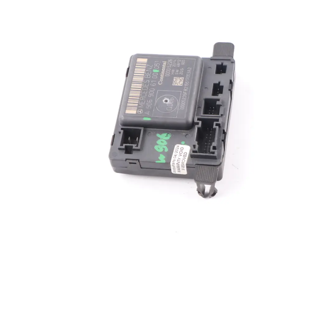 Moduł Sterujący Drzwi Przednich Prawych do Mercedes Sprinter W906 o numerze A9069006100 Mercedes Sprinter W906 Moduł Sterujący Drzwi Przednich Prawych - SKU A9069006100 - Numer Części A9069006100