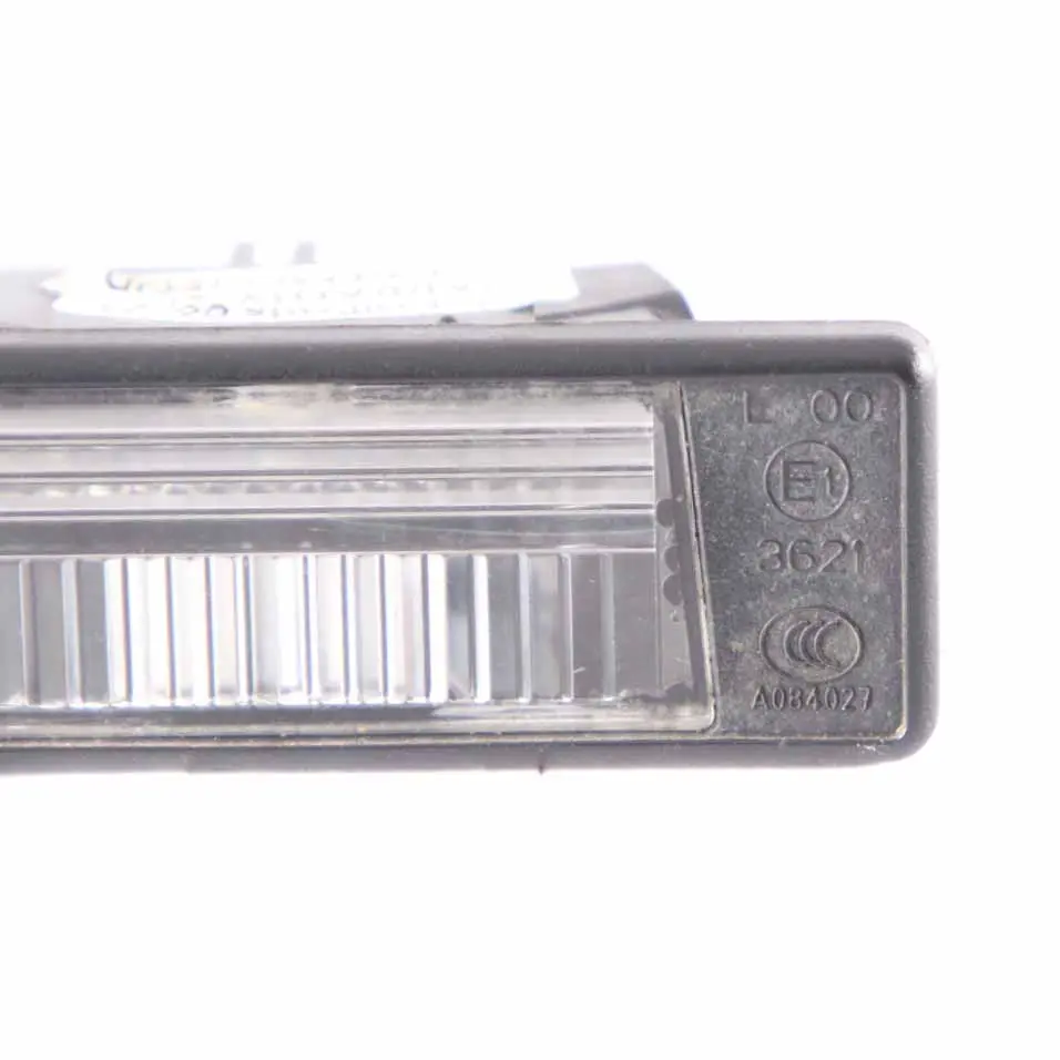 Luce Targa Parabrezza A1688200256 per Mercedes W168 con numero di parte A9069062100 Mercedes W168 Luce Targa Parabrezza A1688200256 - SKU A9069062100 - Numero di parte A9069062100