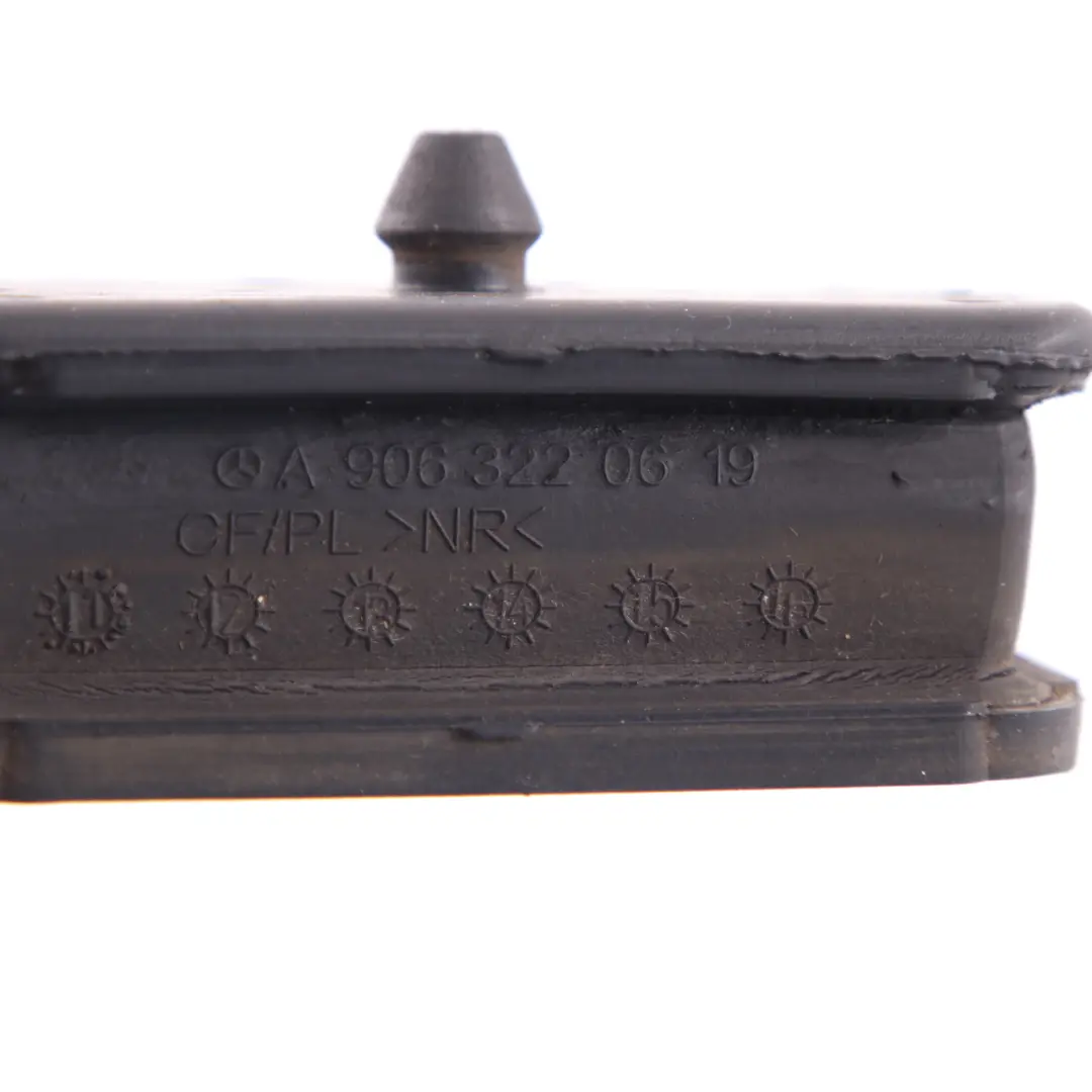 Eje Delantero Suspensión Ballesta Soporte A9063220619 para Mercedes Sprinter W906 con número de pieza A9073220300 Mercedes Sprinter W906 Eje Delantero Suspensión Ballesta Soporte A9063220619 - SKU A9073220300 - Número de pieza A9073220300