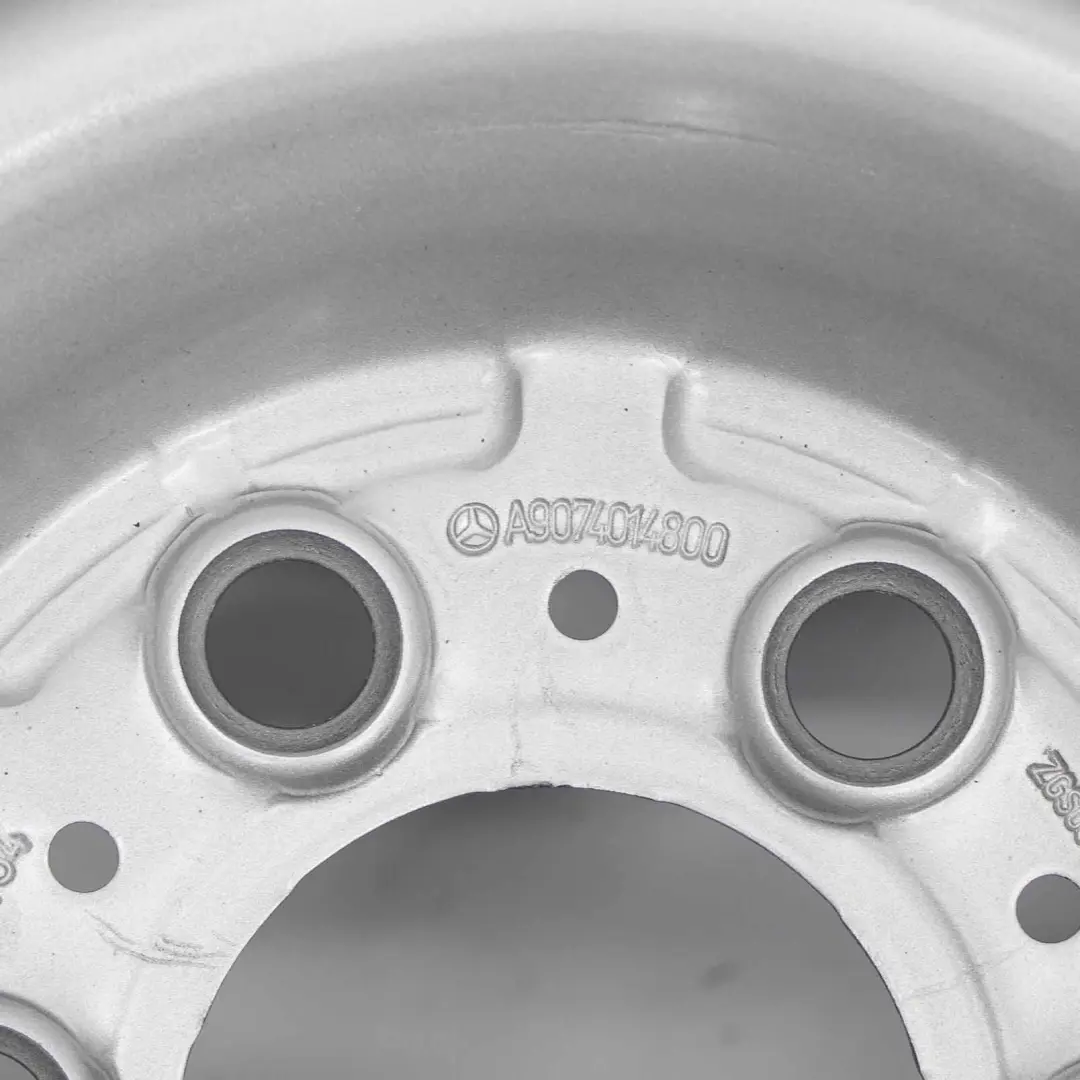 W907 Llanta de acero plateada 16" 6,5J ET:54 para Mercedes Sprinter con número de pieza A9074014800 Mercedes Sprinter W907 Llanta de acero plateada 16" 6,5J ET:54 - SKU A9074014800 - Número de pieza A9074014800