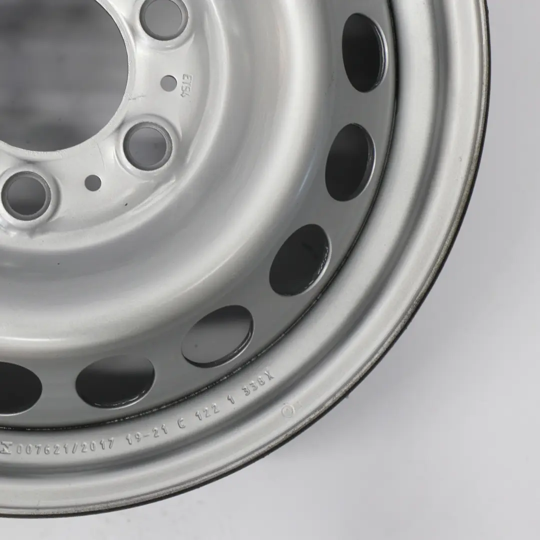 W907 W910 Silberne Stahlfelge 16" 6,5J ET:54 für Mercedes Sprinter mit Teilenummer A9074014900 Mercedes Sprinter W907 W910 Silberne Stahlfelge 16" 6,5J ET:54 - SKU A9074014900 - Teilenummer A9074014900