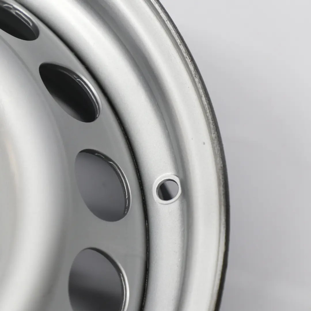 W907 W910 Srebrna felga stalowa 16" 6,5J ET:54 do Mercedes o numerze A9074014900 Mercedes W907 W910 Srebrna felga stalowa 16" 6,5J ET:54 - SKU A9074014900 - Numer Części A9074014900