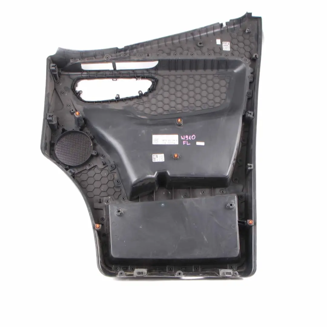 Scheda Porta Anteriore Sinistra Rivestimento Fodera Nero per Mercedes Sprinter W910 con numero di parte A9077201600 Mercedes Sprinter W910 Scheda Porta Anteriore Sinistra Rivestimento Fodera Nero - SKU A9077201600 - Numero di parte A9077201600