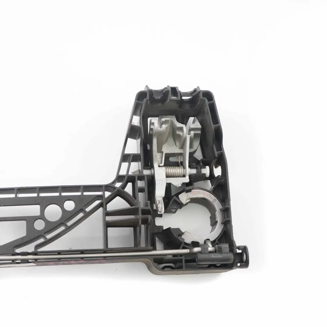 Trasera Izquierda Puerta Corredera Exterior Manija Base Soporte para Mercedes W910 con número de pieza A9077601000 Mercedes W910 Trasera Izquierda Puerta Corredera Exterior Manija Base Soporte - SKU A9077601000 - Número de pieza A9077601000