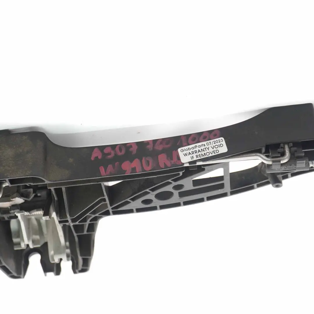 Mercedes W910 Trasera Izquierda Puerta Corredera Exterior Manija Base Soporte - SKU A9077601000 - Número de pieza A9077601000