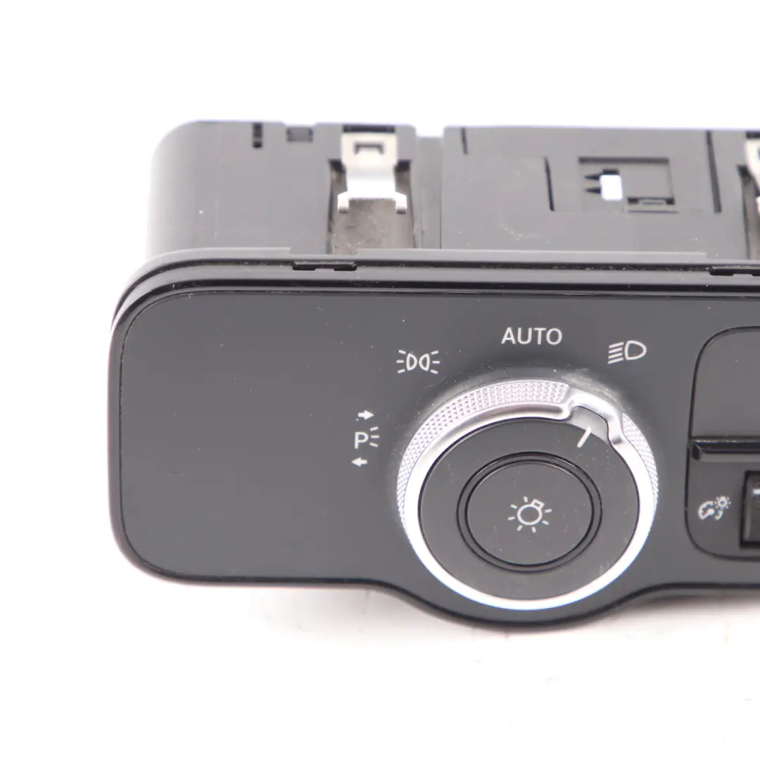 Scheinwerferschalter Mercedes W907 W910 Armaturenbrett Bedienfeld für mit Teilenummer A9079053102 Scheinwerferschalter Mercedes W907 W910 Armaturenbrett Bedienfeld - SKU A9079053102 - Teilenummer A9079053102