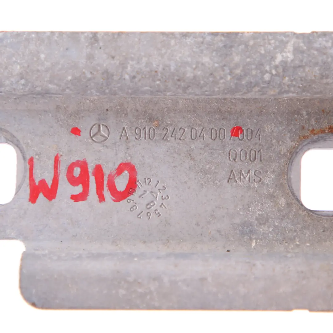 Mercedes Sprinter W910 Supporto motore staffa portante - SKU A9102420400 - Numero di parte A9102420400