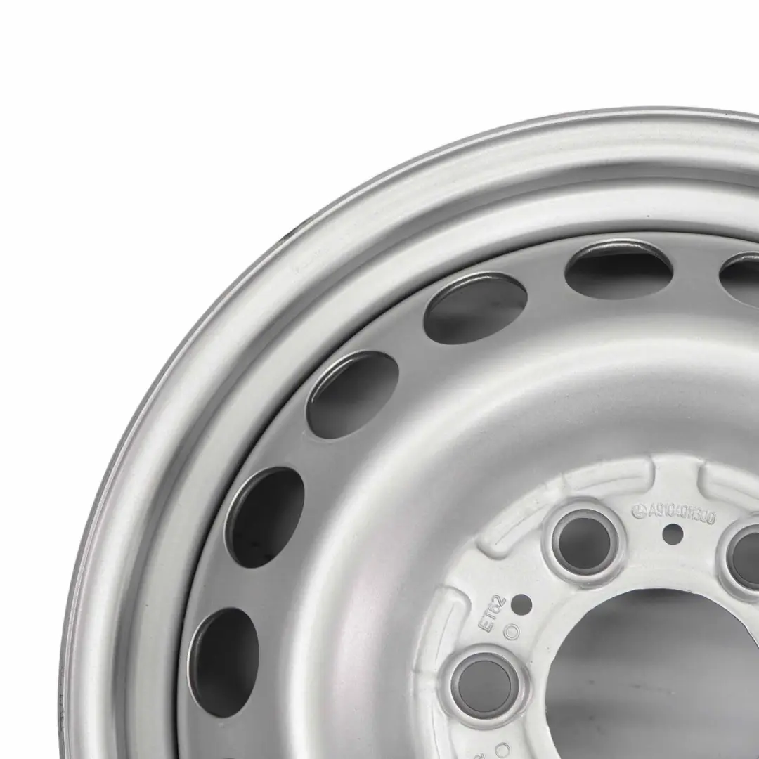 Silberne Stahlfelge 16" 6,5J ET:62 für Mercedes Sprinter W910 mit Teilenummer A9104011300 Mercedes Sprinter W910 Silberne Stahlfelge 16" 6,5J ET:62 - SKU A9104011300 - Teilenummer A9104011300