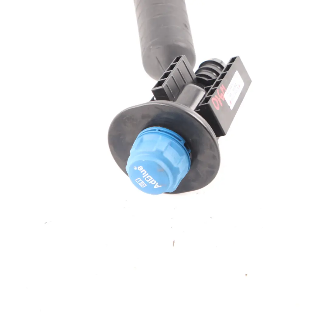 Tubo di riempimento del serbatoio AdBlue per Mercedes Sprinter W910 con numero di parte A9104700100 Mercedes Sprinter W910 Tubo di riempimento del serbatoio AdBlue - SKU A9104700100 - Numero di parte A9104700100