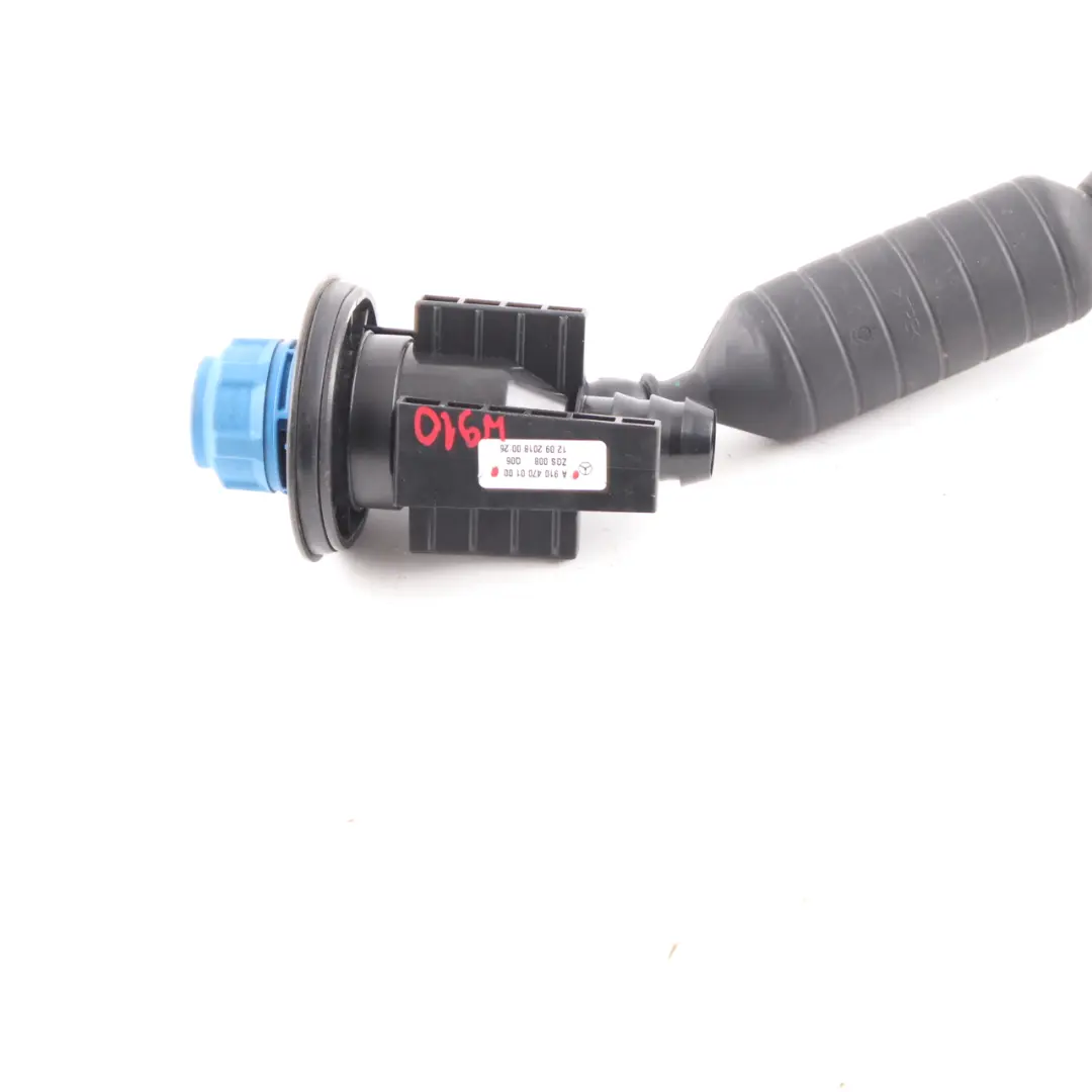 Mercedes Sprinter W910 Tubo di riempimento del serbatoio AdBlue - SKU A9104700100 - Numero di parte A9104700100