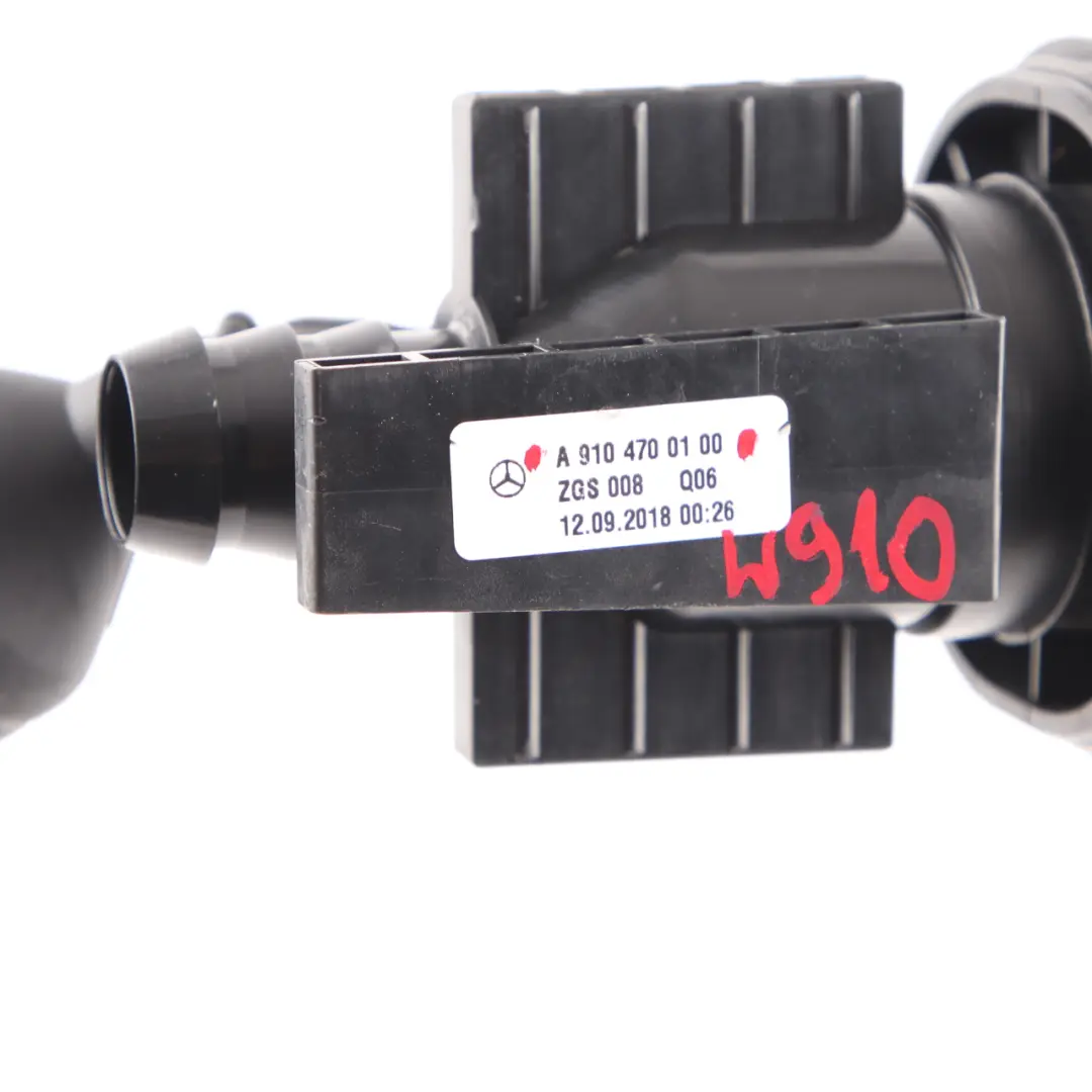 Mercedes Sprinter W910 Tubo de llenado del depósito de AdBlue - SKU A9104700100 - Número de pieza A9104700100