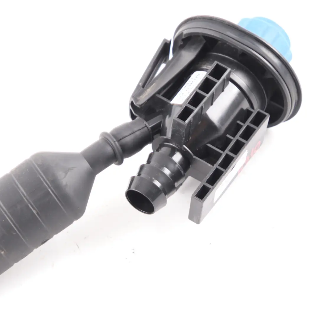 Tubo di riempimento del serbatoio AdBlue per Mercedes Sprinter W910 con numero di parte A9104700100 Mercedes Sprinter W910 Tubo di riempimento del serbatoio AdBlue - SKU A9104700100 - Numero di parte A9104700100