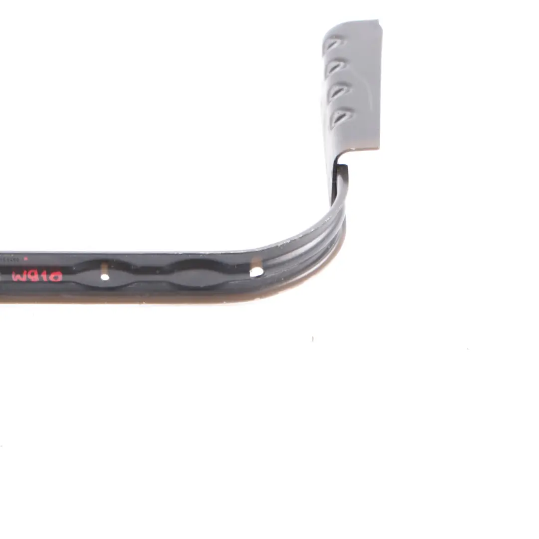 Support fixation sangle réservoir carburant pour Mercedes Sprinter W910 à propos du numéro de pièce A9104750400 Mercedes Sprinter W910 Support fixation sangle réservoir carburant - SKU A9104750400 - Numéro de pièce A9104750400