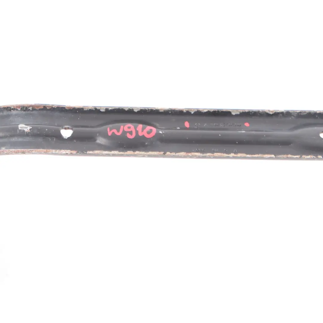 Soporte correa tensión depósito combustible para Mercedes Sprinter W910 con número de pieza A9104750500 Mercedes Sprinter W910 Soporte correa tensión depósito combustible - SKU A9104750500 - Número de pieza A9104750500