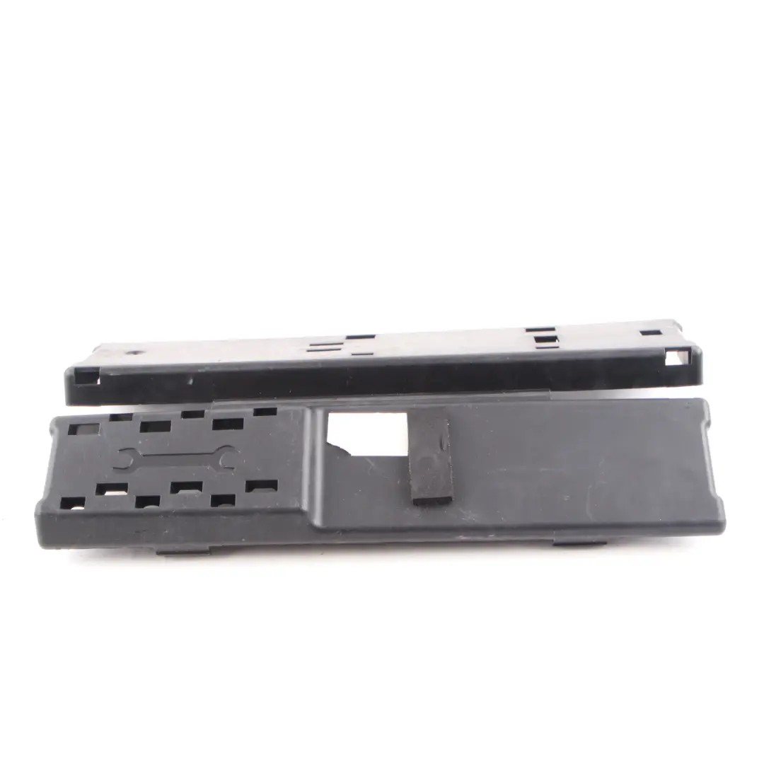 Mercedes Sprinter W910 Portaherramientas Soporte almacenamiento Tapa - SKU A9105830200 - Número de pieza A9105830200