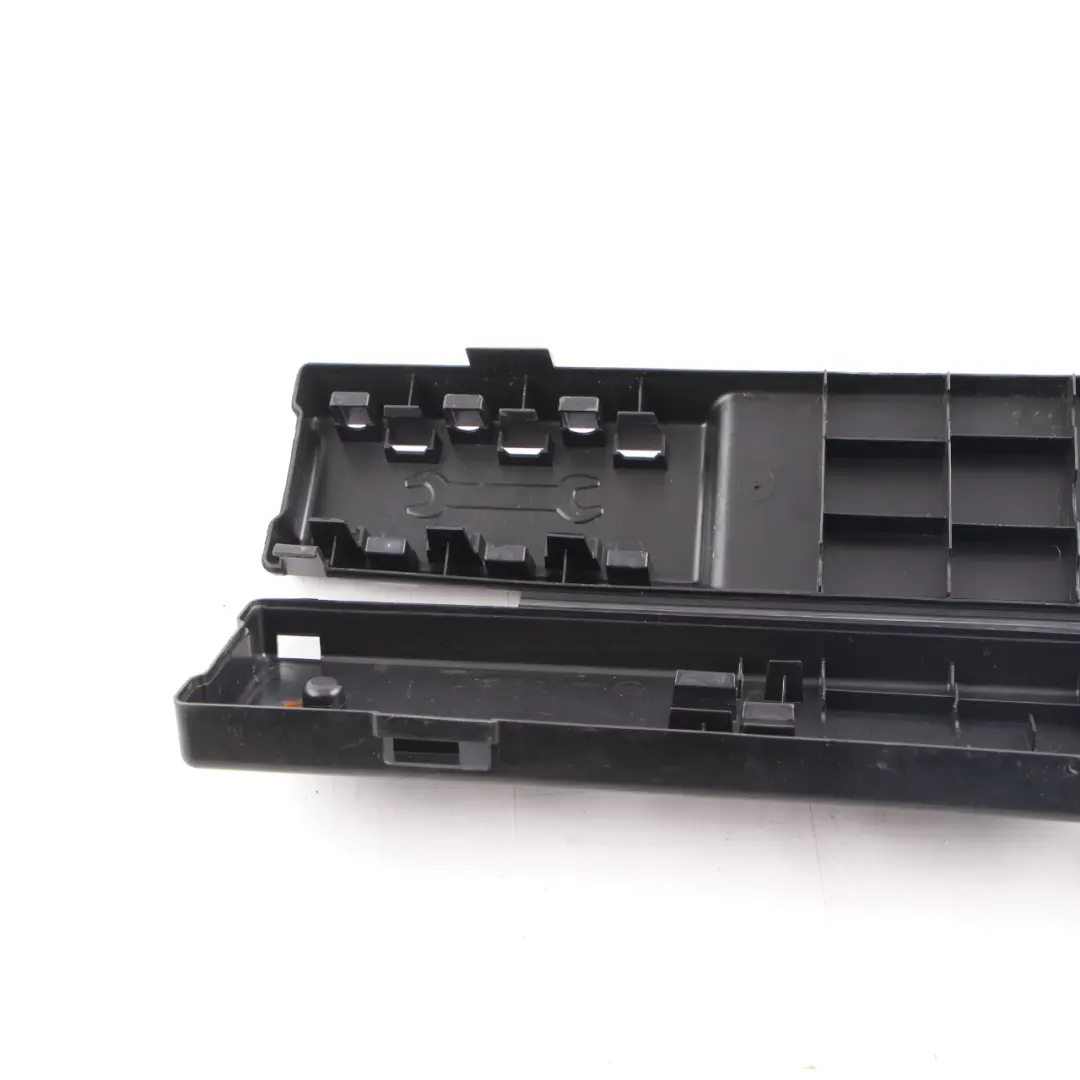 Uchwyt Schowek Na Narzędzia do Mercedes Sprinter W910 o numerze A9105830200 Mercedes Sprinter W910 Uchwyt Schowek Na Narzędzia - SKU A9105830200 - Numer Części A9105830200