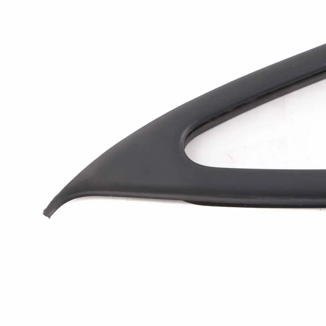  Joint vitre Mercedes W907 W910 Porte Avant Droite Cadre Joint A9106710100 - SKU A9106710300 - Numéro de pièce A9106710300