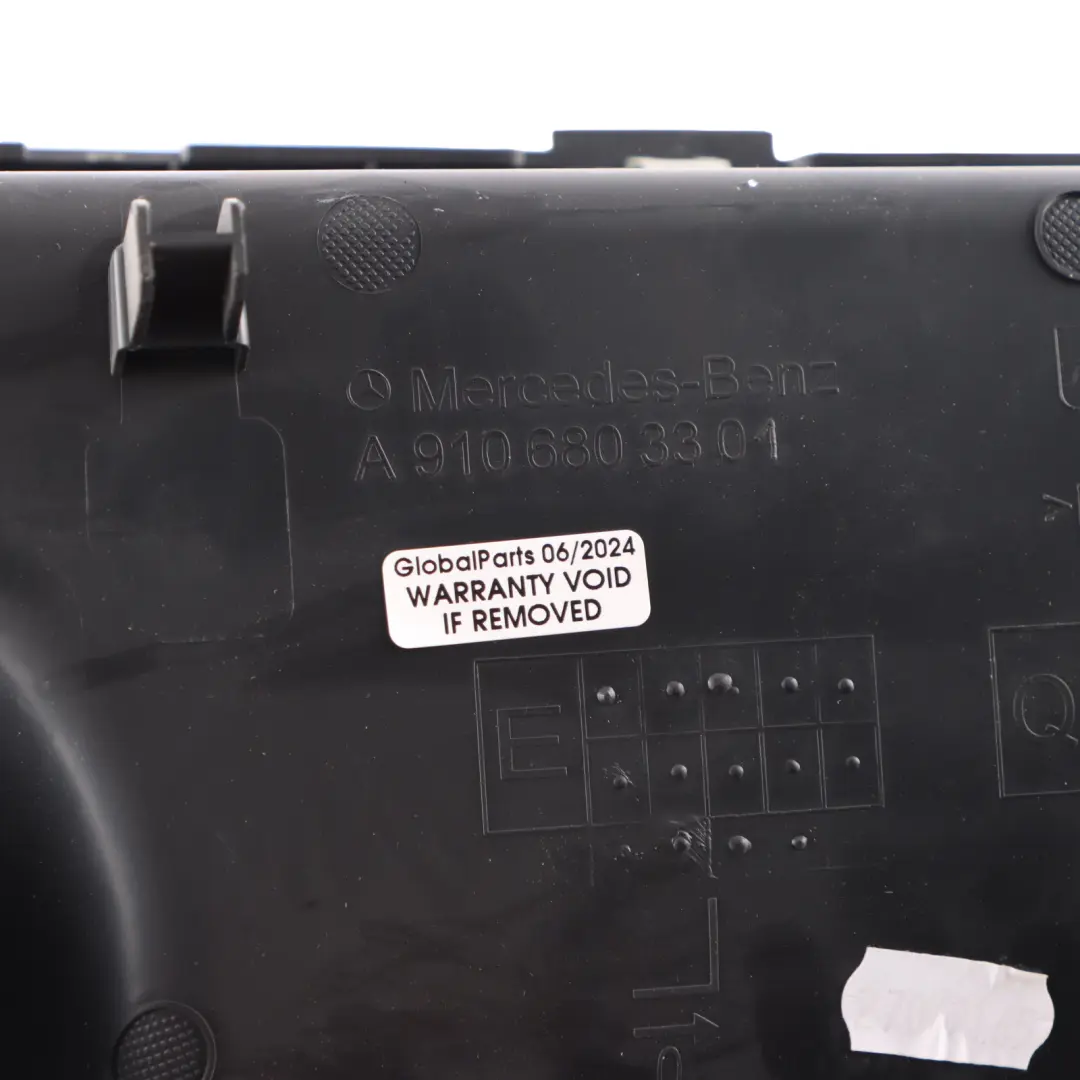 Tapa Interior Portavasos para Mercedes W910 con número de pieza A9106803301 Mercedes W910 Tapa Interior Portavasos - SKU A9106803301 - Número de pieza A9106803301