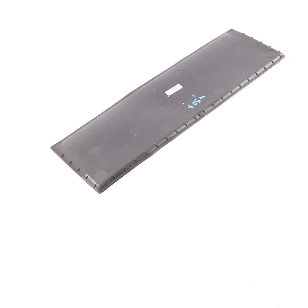 W907 W910 Cruscotto Scatola Tappetino in Gomma Inserto per Mercedes con numero di parte A9106893100 Mercedes W907 W910 Cruscotto Scatola Tappetino in Gomma Inserto - SKU A9106893100 - Numero di parte A9106893100